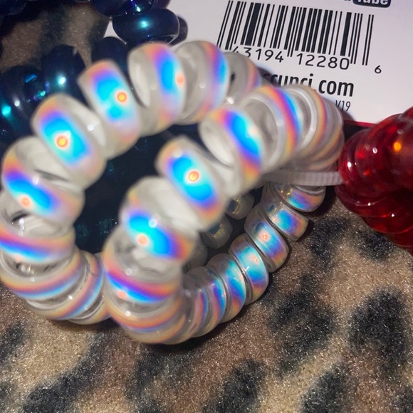 6 Piece Scünci 4th of July Ponytailers❤️🤍💙 - Picture 3 of 4